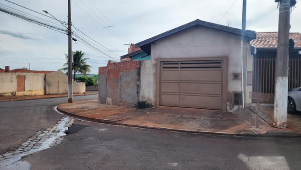 Casa Rua José Vieira Martins , n 102- Santa Luzia