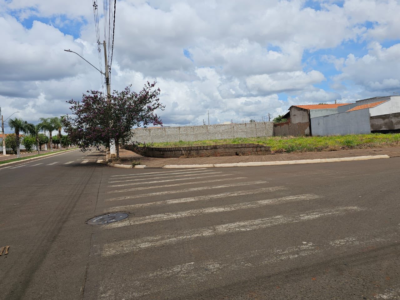 Terreno Esquina Avenida Brasil, n962, Lote 01 da quadra 33- Parque Varotti