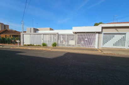 Excelente Casa Residencial - Centro ( Proximo a Praça Central)