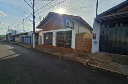 Casa Avenida Quinze de Novembro , n1200- CENTRO ( ÓTIMA LOCALIZAÇÃO)