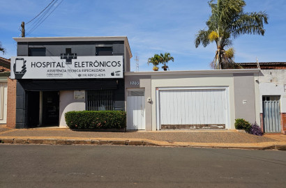 EXCELENTE CASA RESIDENCIAL COM COMÉRCIO - ÓTIMA LOCALIZAÇÃO - CENTRO