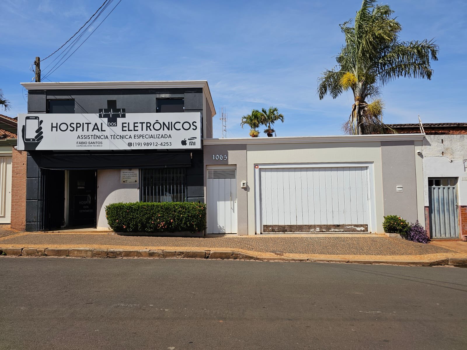 EXCELENTE CASA RESIDENCIAL COM COMÉRCIO - ÓTIMA LOCALIZAÇÃO - CENTRO