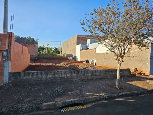 Terreno na Rua Roraima, n211, Lote 48 da quadra 03 - Parque Varotti