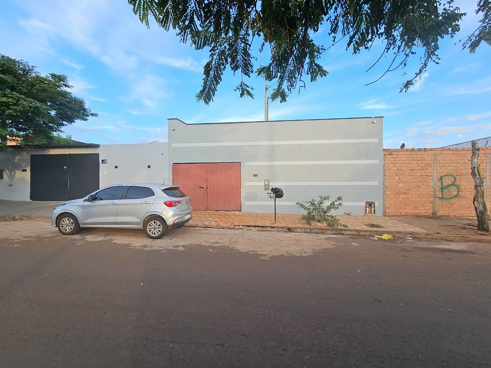 Casa na Rua Alagoas, n100- Parque Varotti