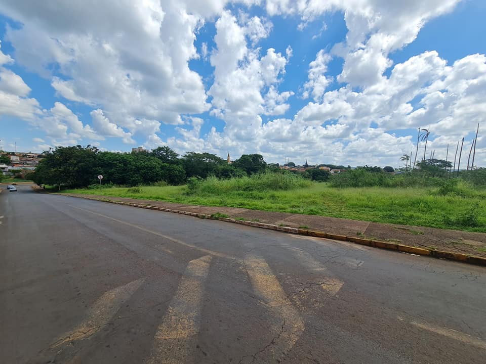 3 TERRENOS EXCELENTE LOCALIZAÇÃO  2 LOTES COM FRENTE PARA  Rua Crispim de Abreu