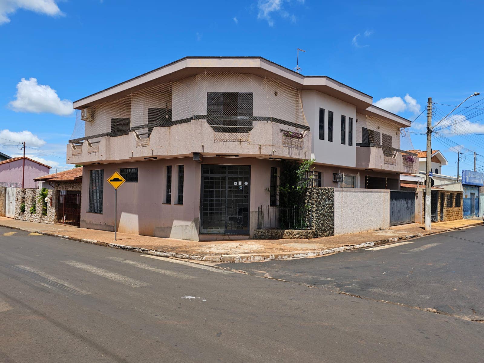 SOBRADO RESIDENCIAL E COMÉRCIO, Rua Coronel Rosa , n 330- Centro