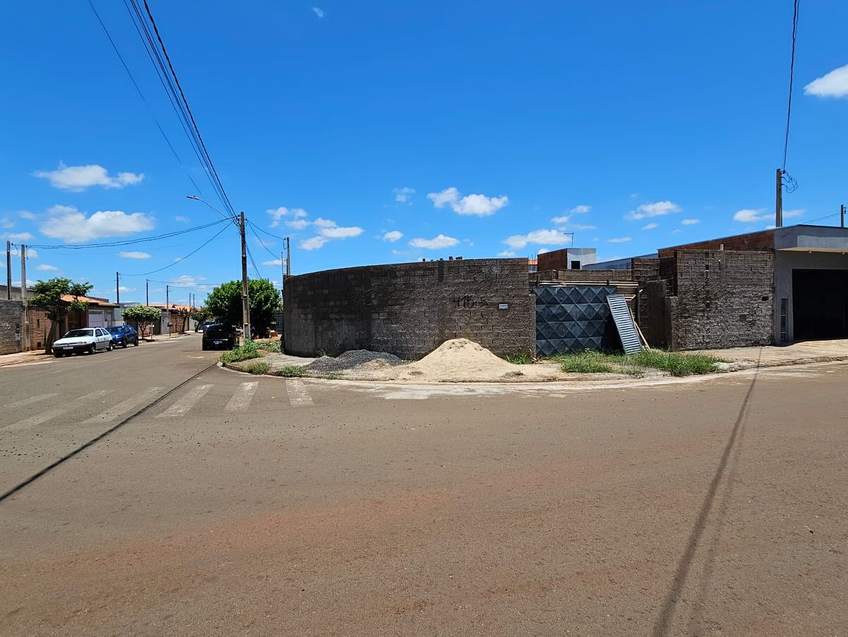DUAS CASAS RESIDENCIAL UMA EM CONSTRUÇÃO, Rua São Paulo n 415- Parque Varotti