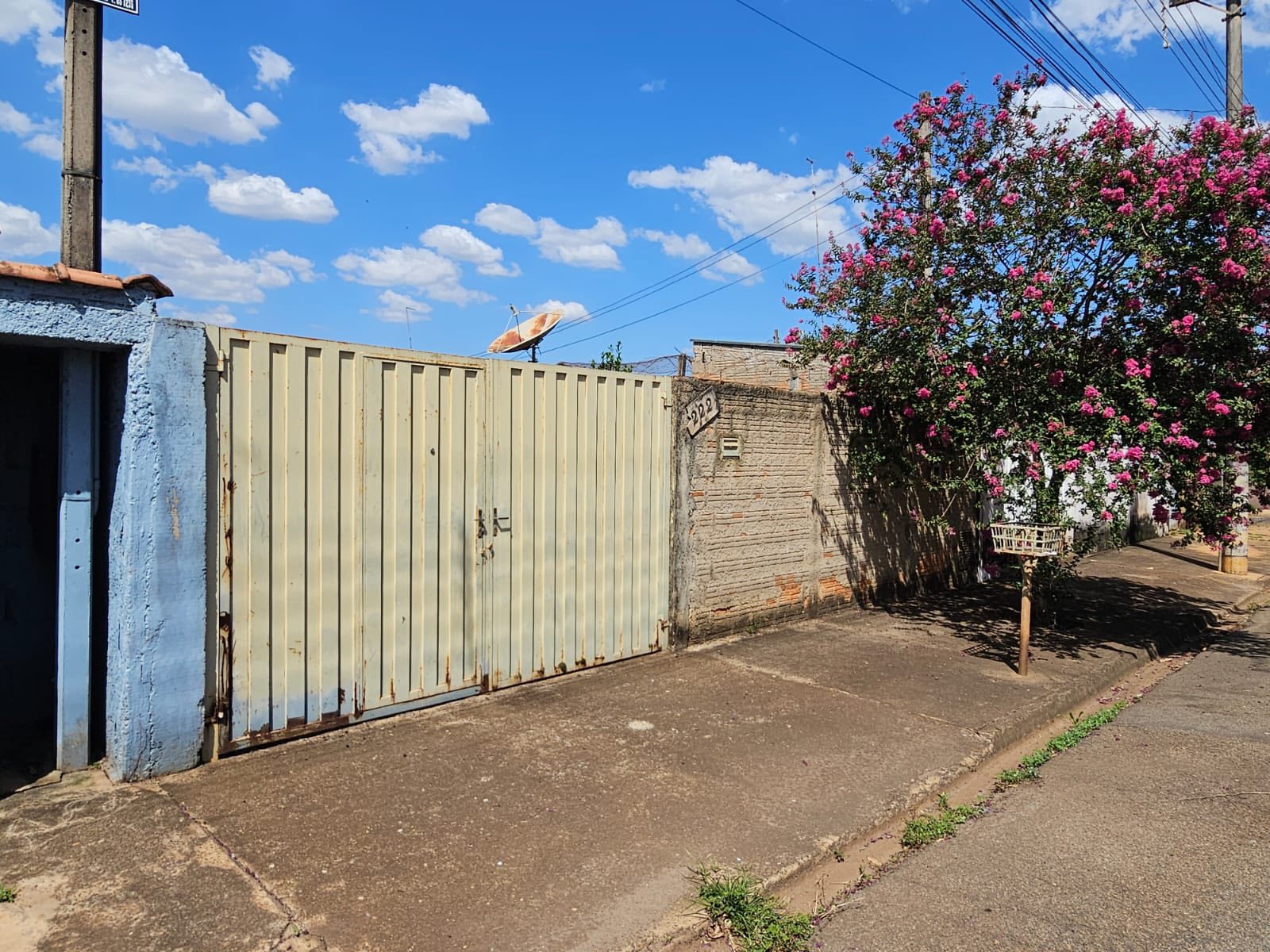 Casa  Rua João  Gaspar Letordi, n 222- Jardim Limoeiro, Cachoeira de Emas