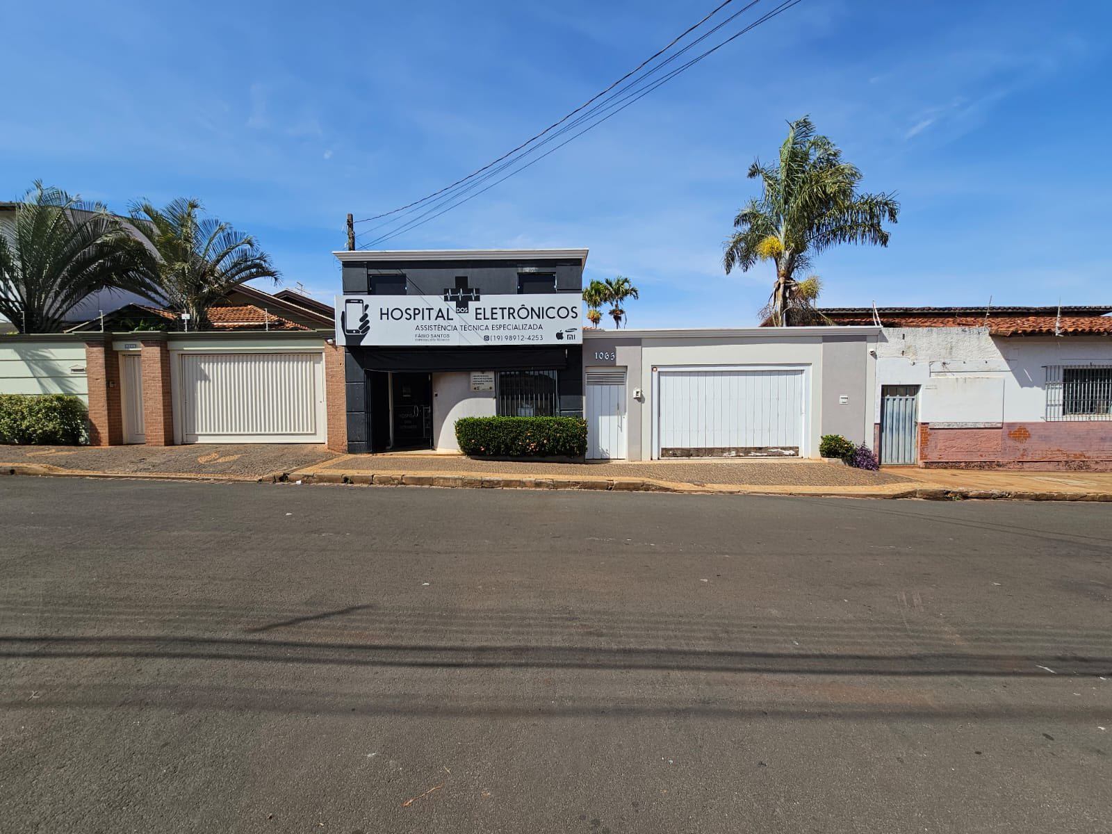 EXCELENTE CASA RESIDENCIAL COM COMÉRCIO - ÓTIMA LOCALIZAÇÃO - CENTRO