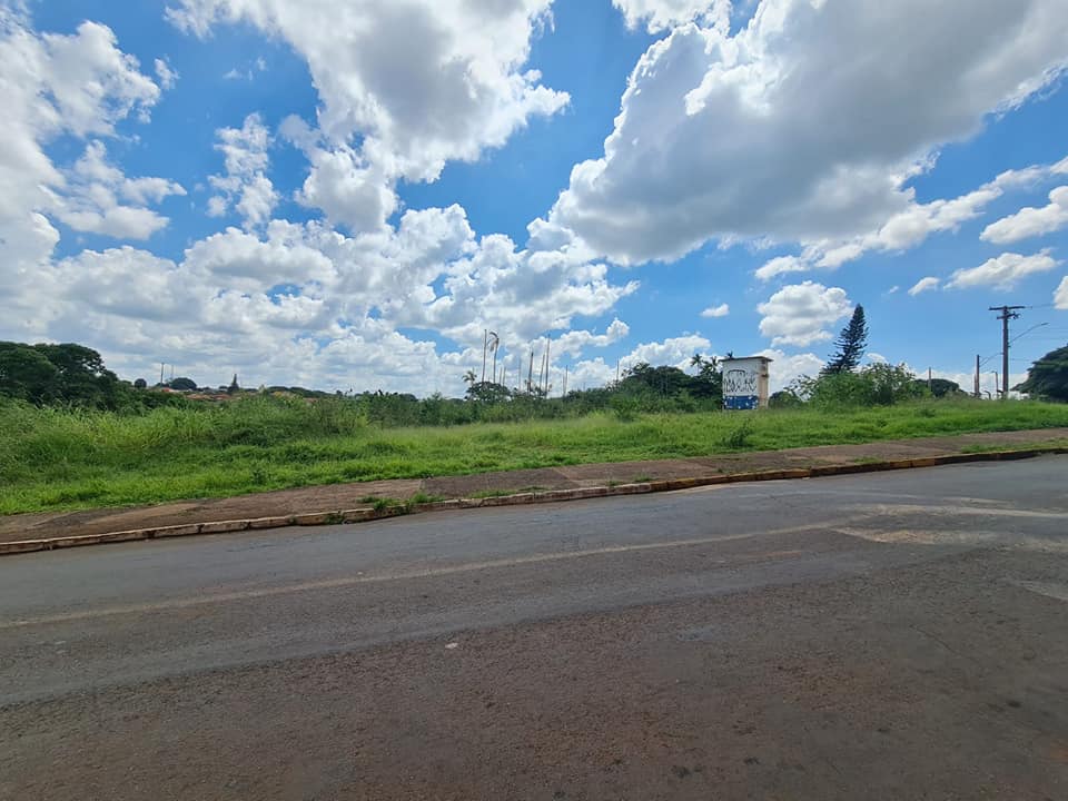 3 TERRENOS EXCELENTE LOCALIZAÇÃO  2 LOTES COM FRENTE PARA  Rua Crispim de Abreu