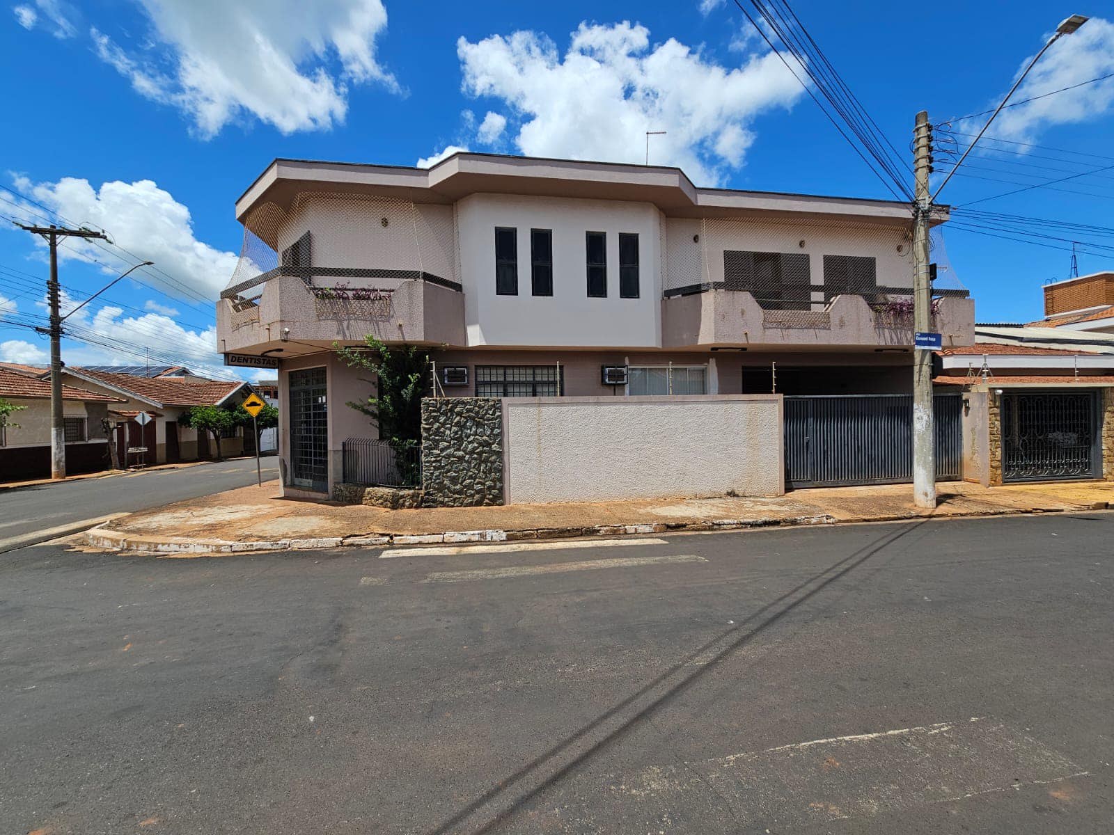 SOBRADO RESIDENCIAL E COMÉRCIO, Rua Coronel Rosa , n 330- Centro