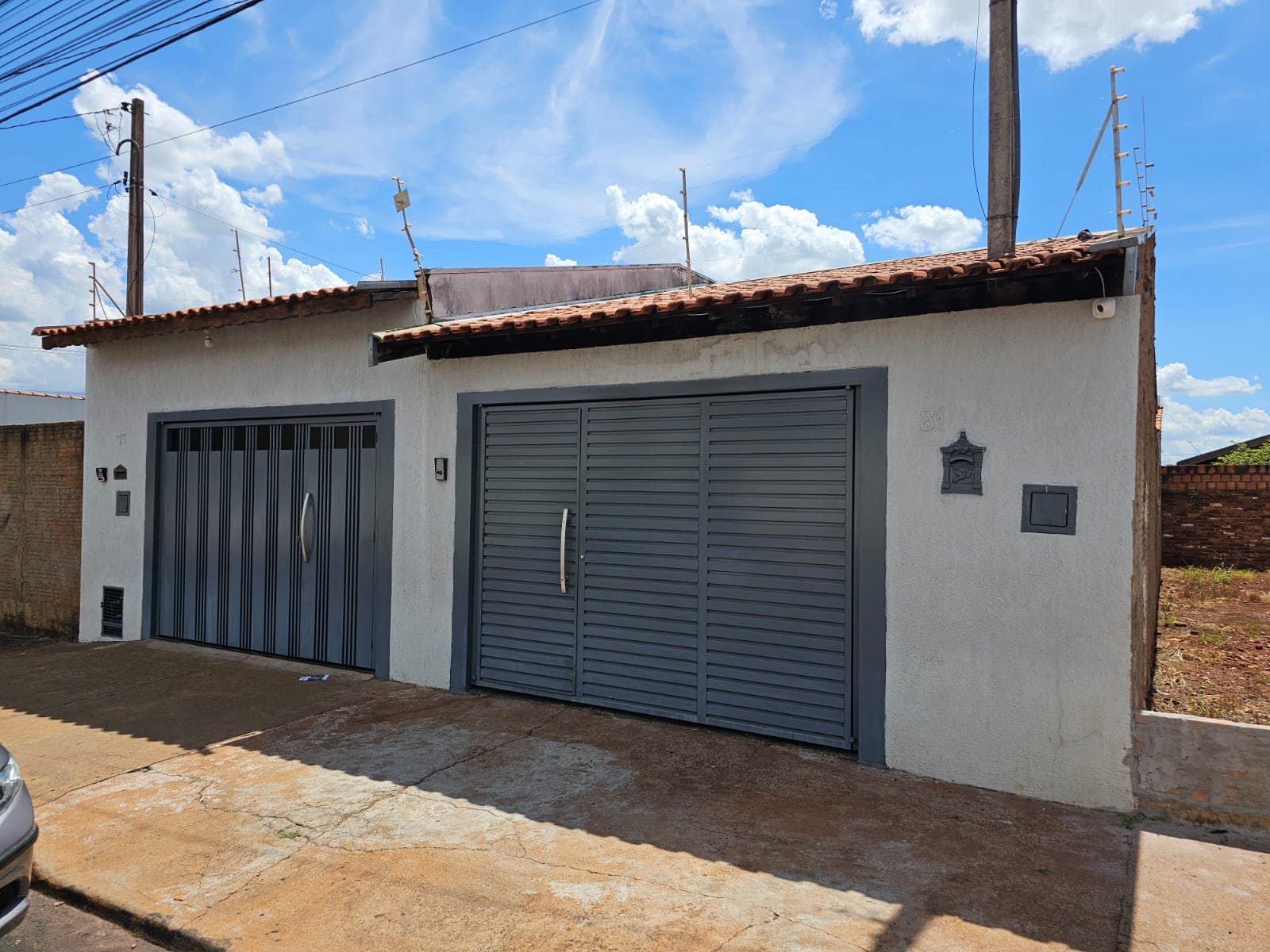 DUAS CASAS RESIDENCIAL (Geminada)Rua Dos Jasmin, n 81 e n77- Jardim Bela Vista