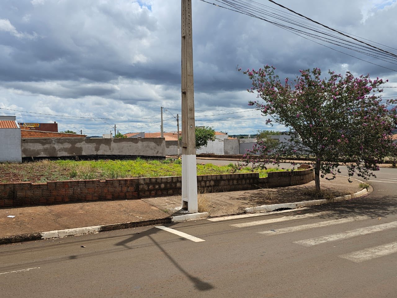 Terreno Esquina Avenida Brasil, n962, Lote 01 da quadra 33- Parque Varotti
