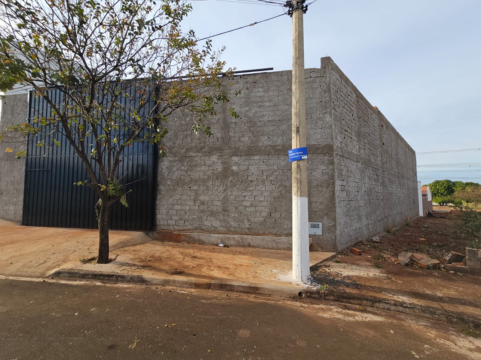 BARRACÃO COMERCIAL  EM CONSTRUÇÃO