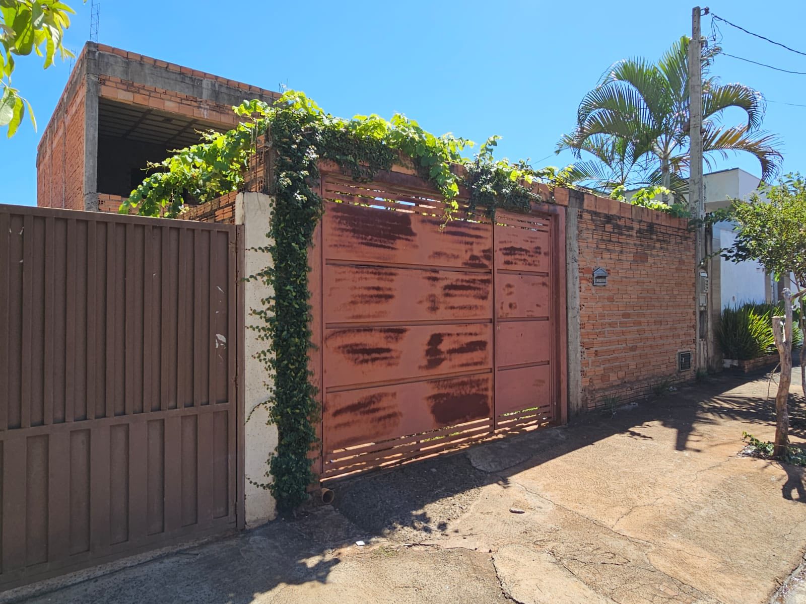 SOBRADO EM FASE DE ACABAMENTO FINAL  Rua Sergipe , n 285- Parque Varotti