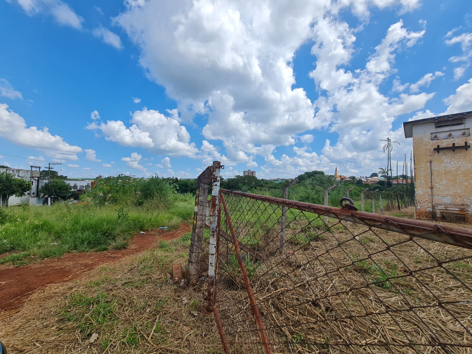 3 TERRENOS EXCELENTE LOCALIZAÇÃO  2 LOTES COM FRENTE PARA  Rua Crispim de Abreu