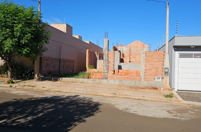 Terreno com Construção - Jardim Maria Marcolino