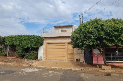 SOBRADO, na Rua Ernesto Bussaglia, n 15- Jardim Pedro Ometto