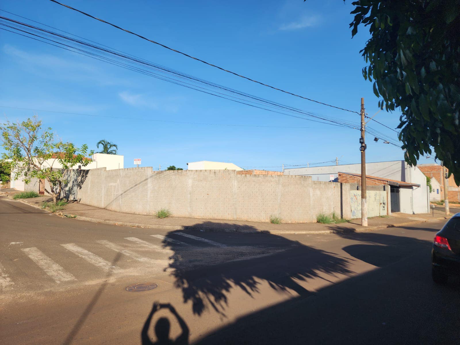 Terreno de esquina Murado na Rua Pará, n 30, Lote 19 da quadra 19 Parque Varotti