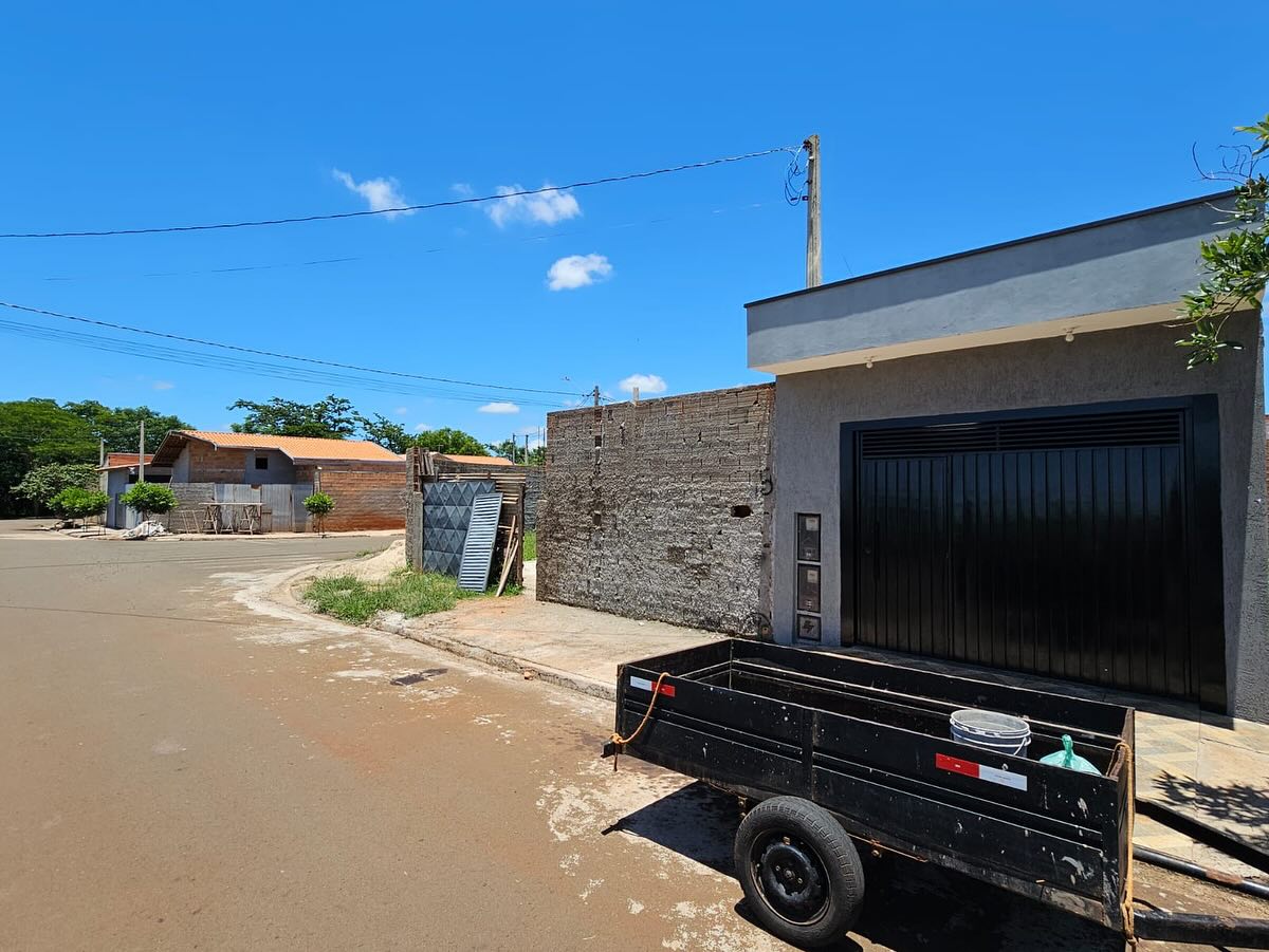 DUAS CASAS RESIDENCIAL UMA EM CONSTRUÇÃO, Rua São Paulo n 415- Parque Varotti