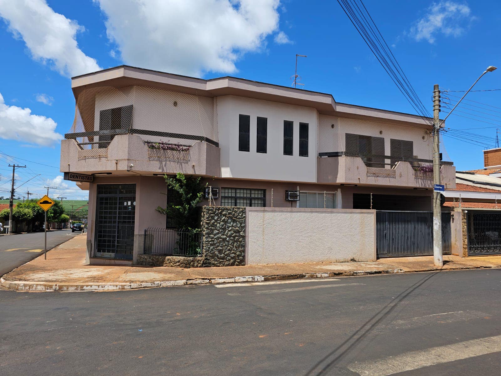 SOBRADO RESIDENCIAL E COMÉRCIO, Rua Coronel Rosa , n 330- Centro