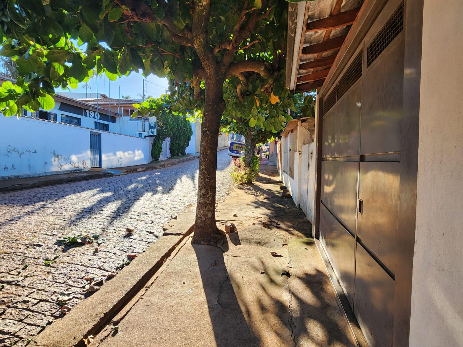 CHÁCARA COM DUAS CASAS RESIDENCIAL, Próximo ao batalhão da Polícia Militar ,Rua Rui Barbosa , n175-Centro