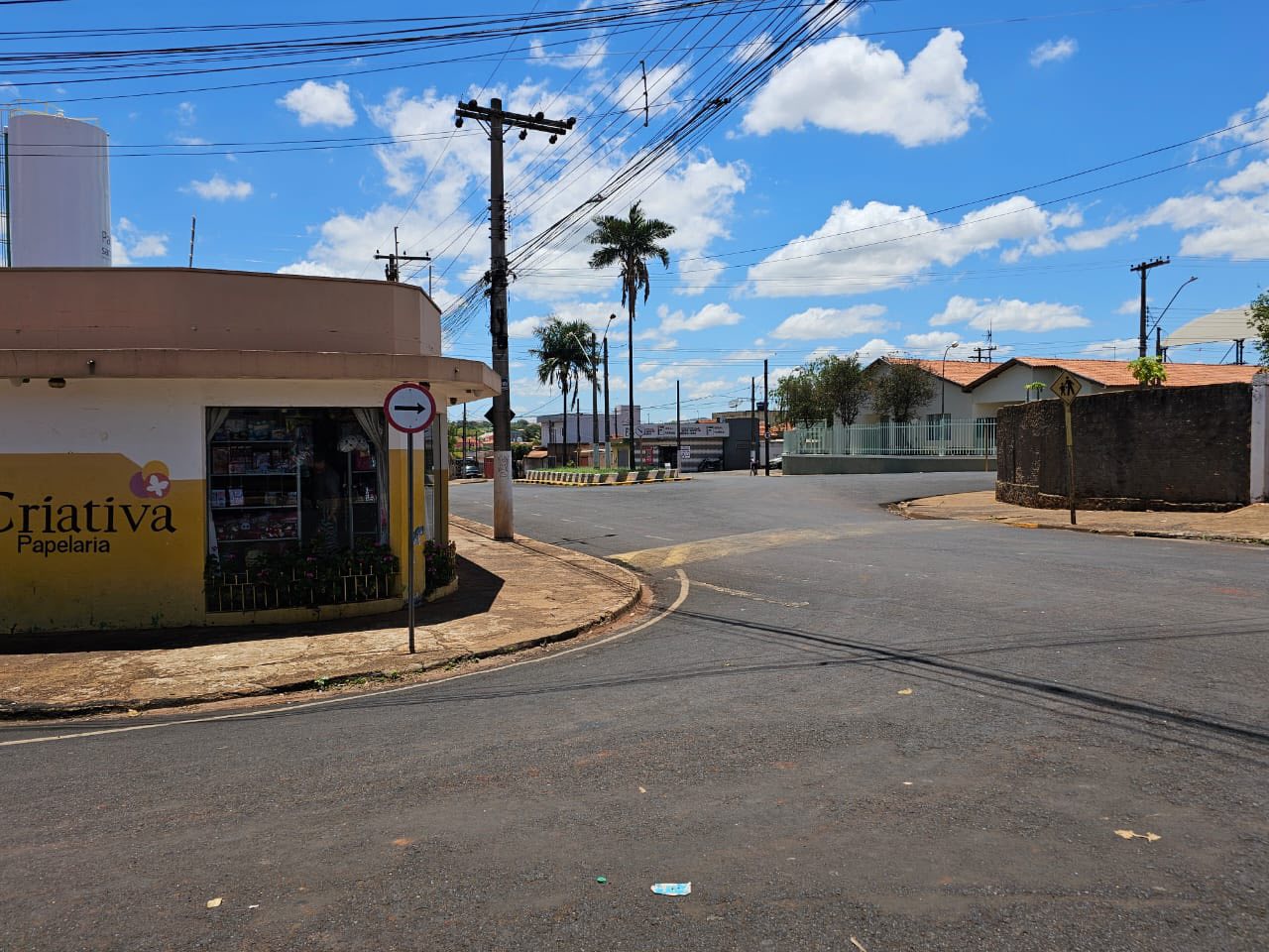 Casa Residencial / Comercio Rua Dr José Mendes da Silva , n 20- Conjunto Habitacional Ada Dedini Ometto