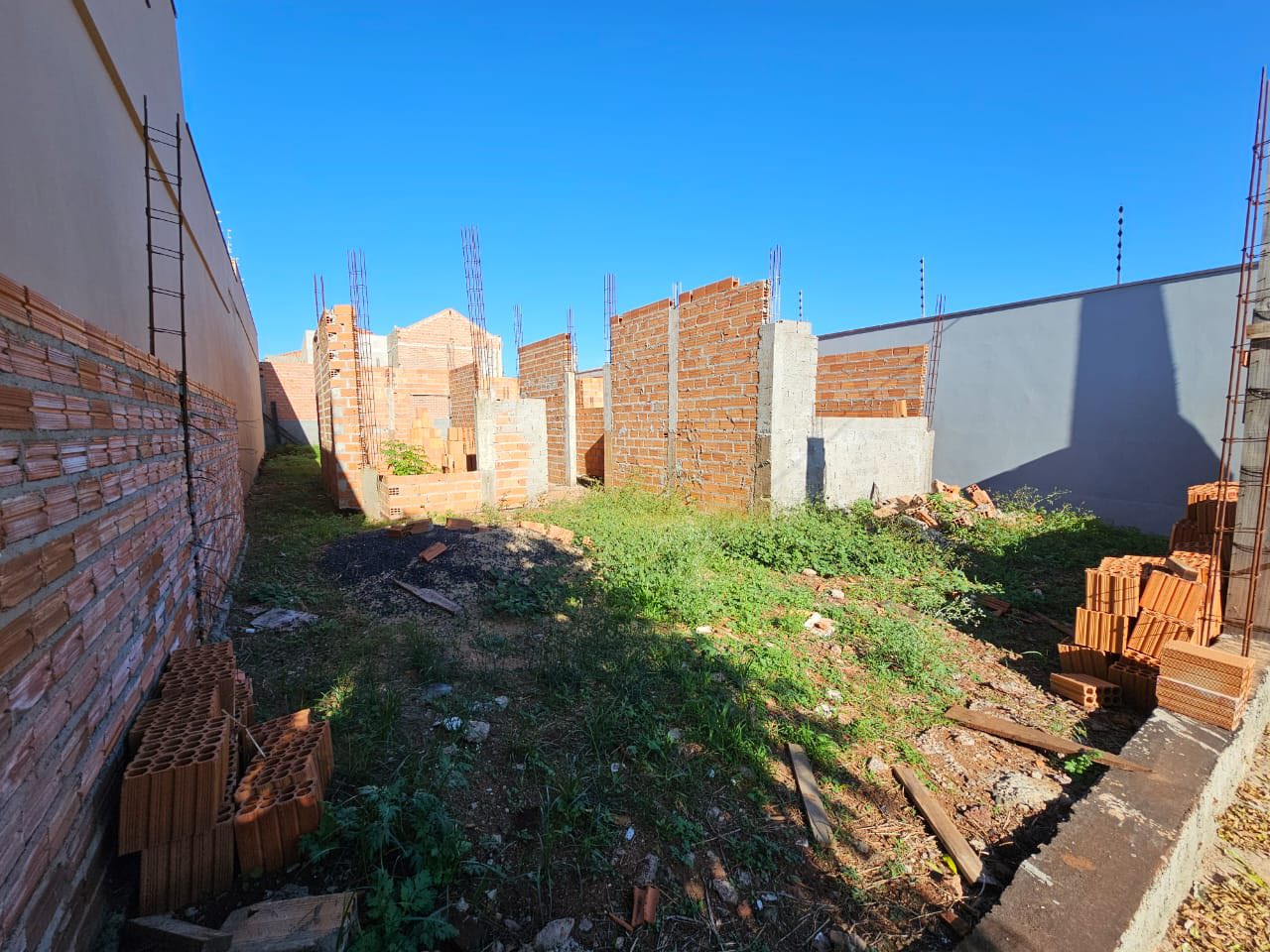 Terreno com Construção - Jardim Maria Marcolino