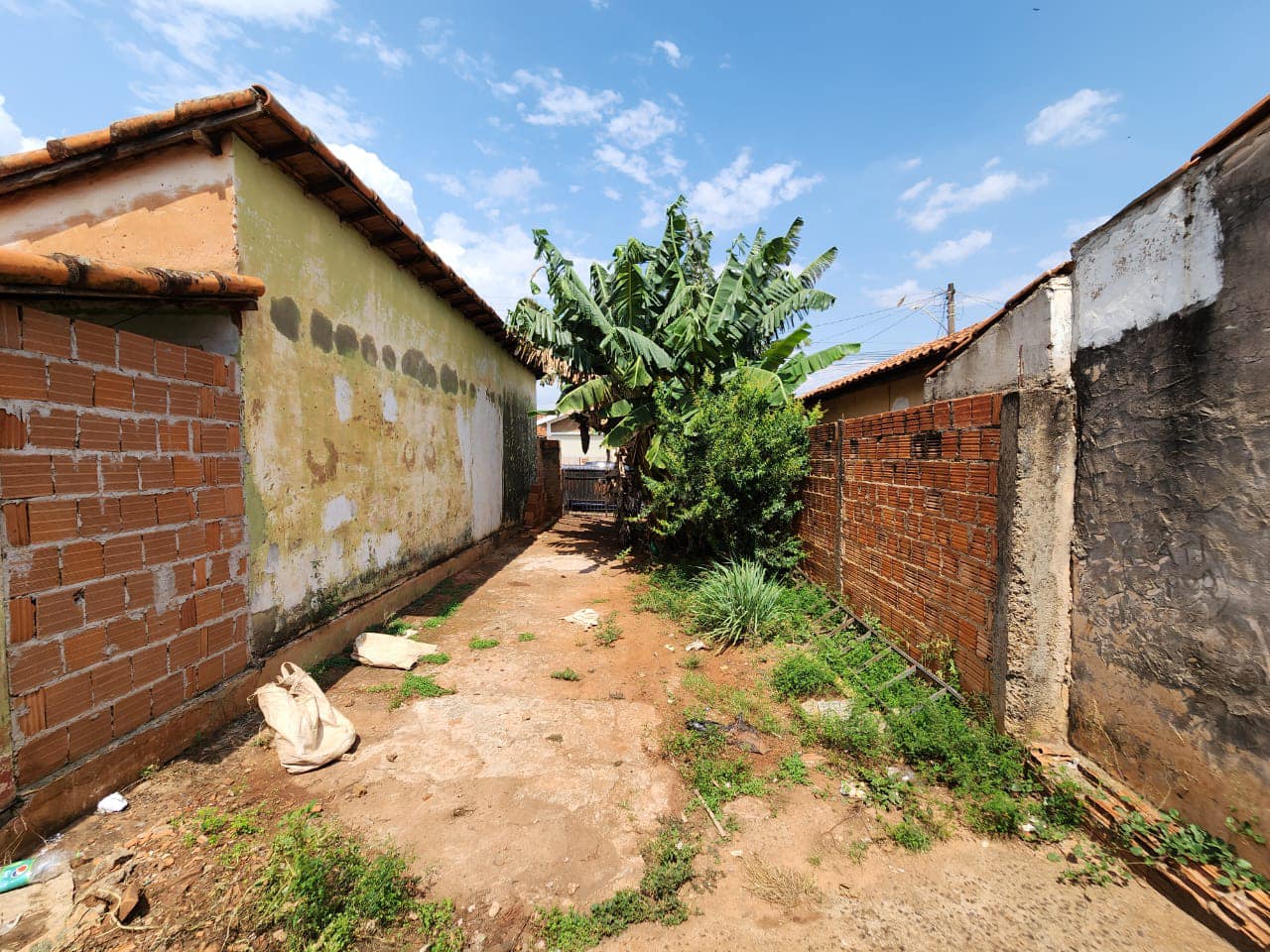 Duas Casas Rua Das Graças, n 31- Vila Santa Terezinha