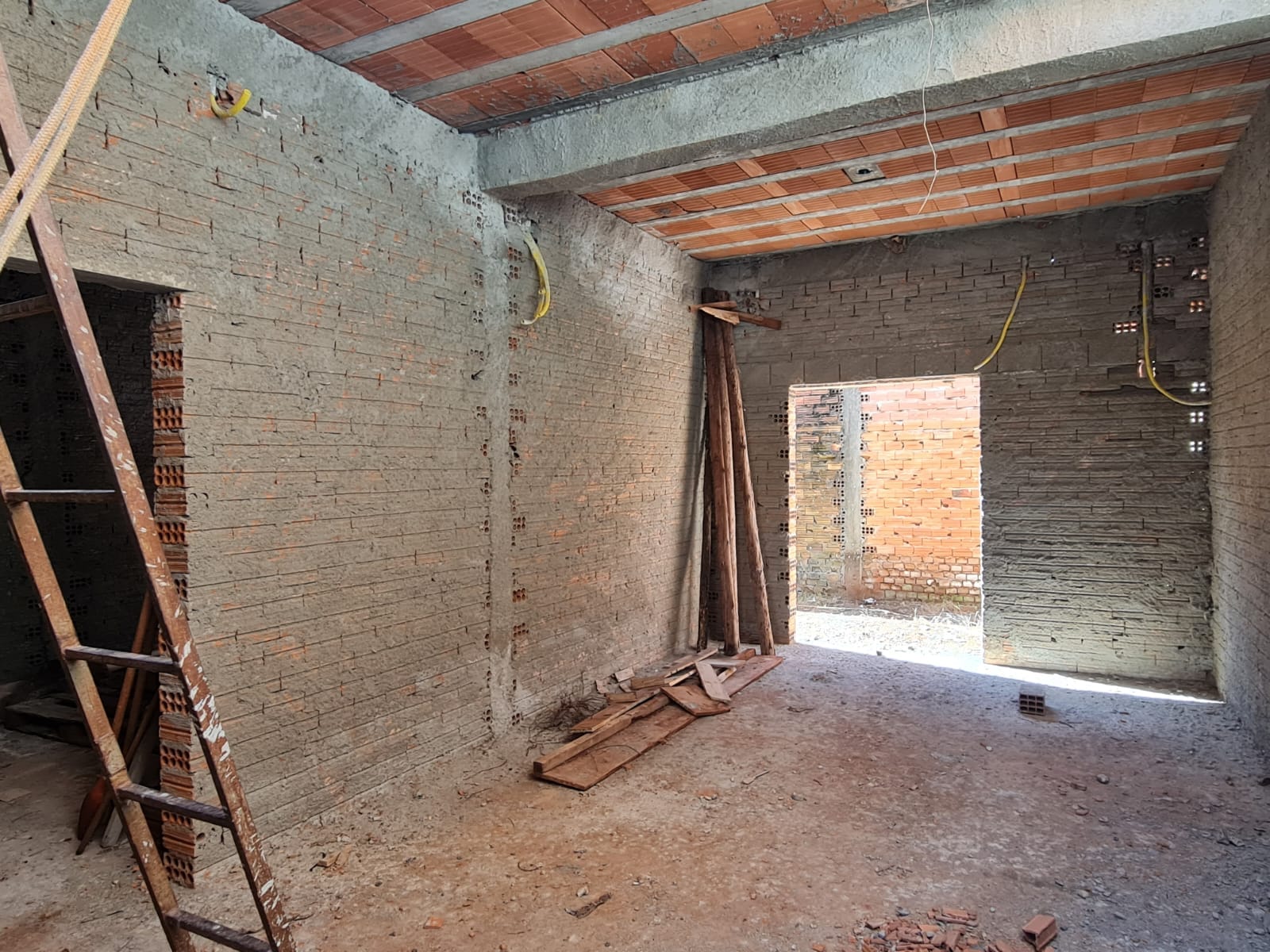 SOBRADO em Construção, na Rua Rio De Janeiro, n 105- Parque Varotti