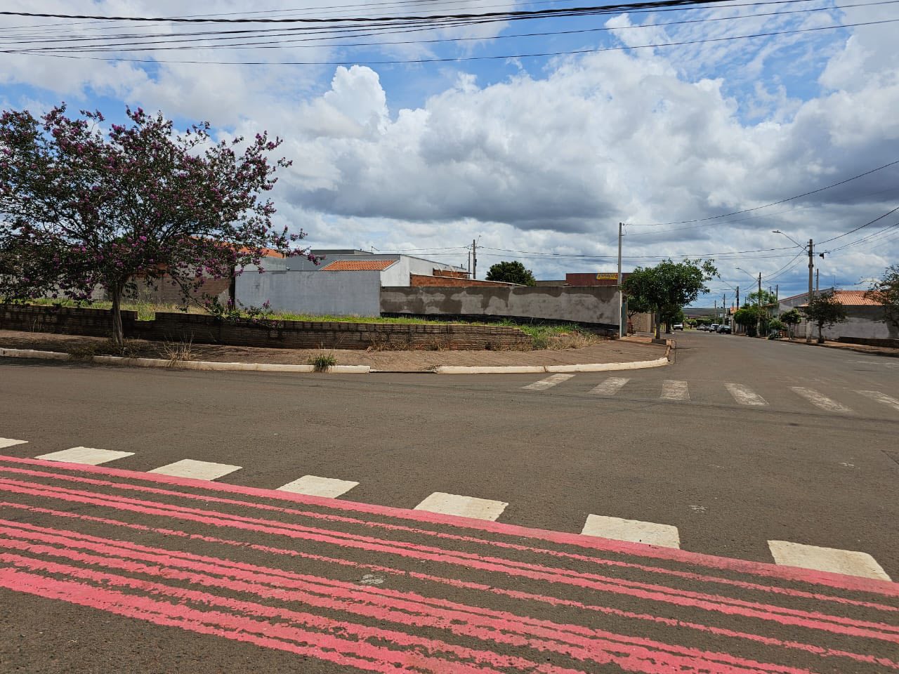 Terreno Esquina Avenida Brasil, n962, Lote 01 da quadra 33- Parque Varotti