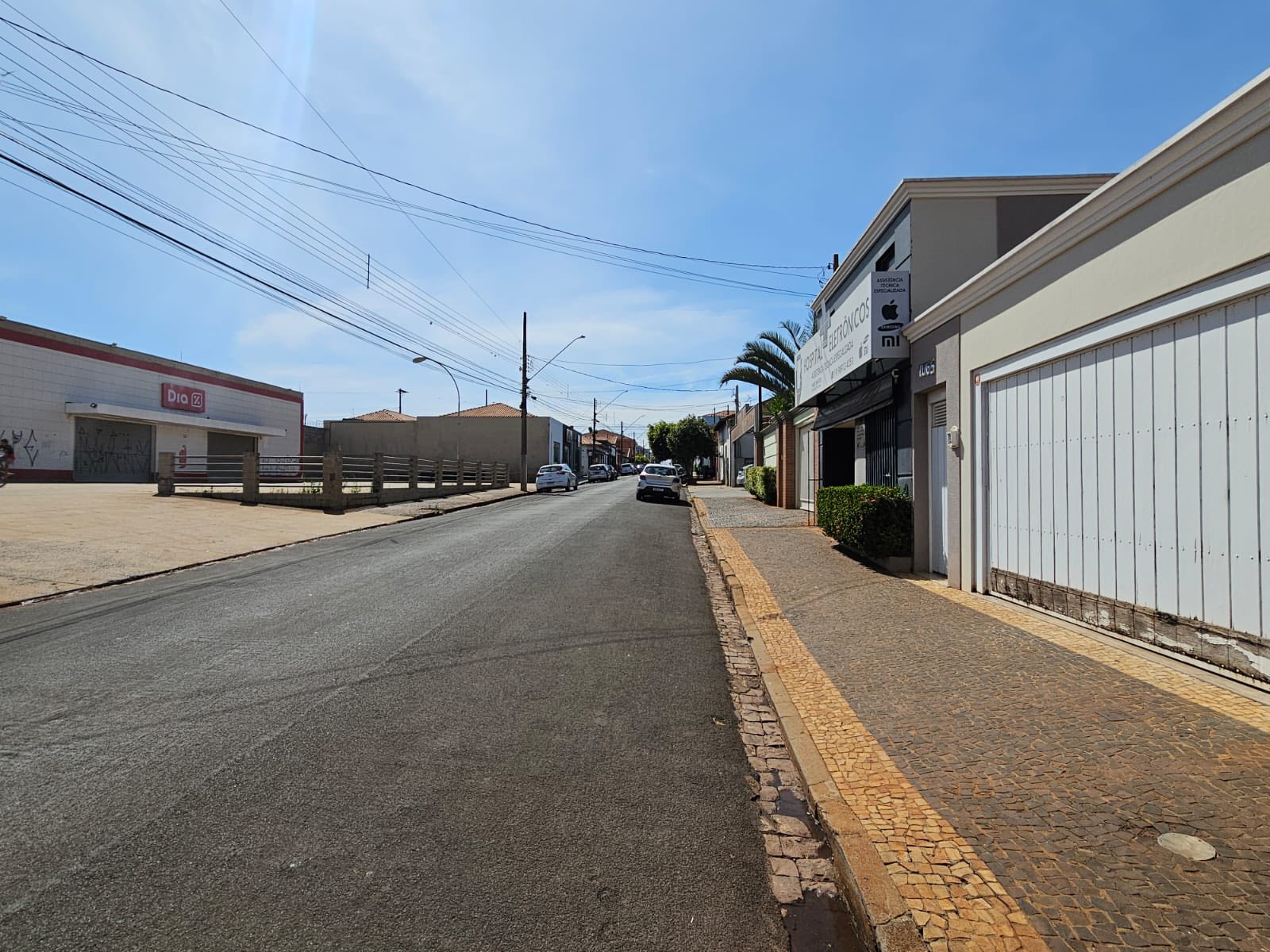 EXCELENTE CASA RESIDENCIAL COM COMÉRCIO - ÓTIMA LOCALIZAÇÃO - CENTRO