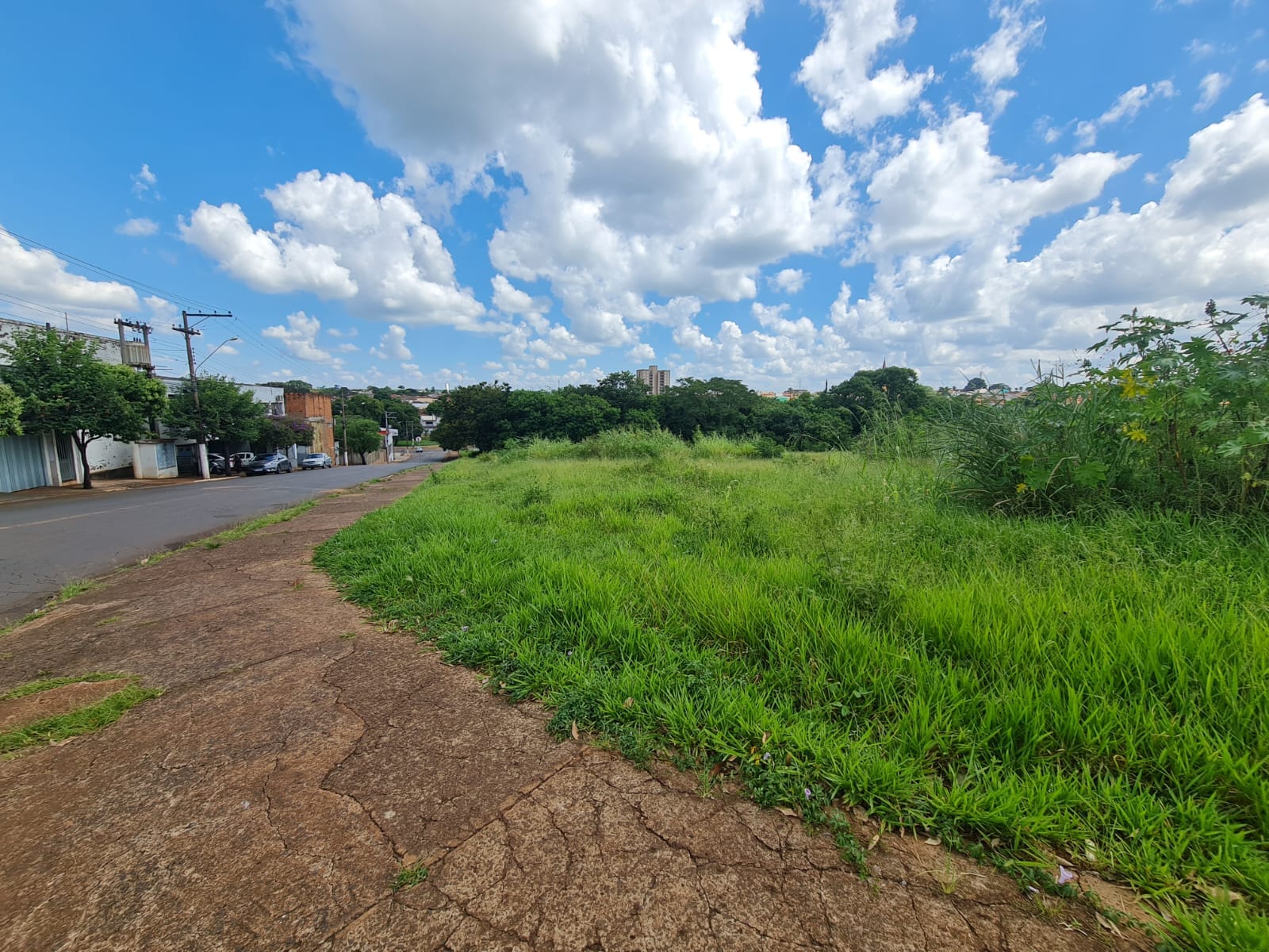 3 TERRENOS EXCELENTE LOCALIZAÇÃO  2 LOTES COM FRENTE PARA  Rua Crispim de Abreu