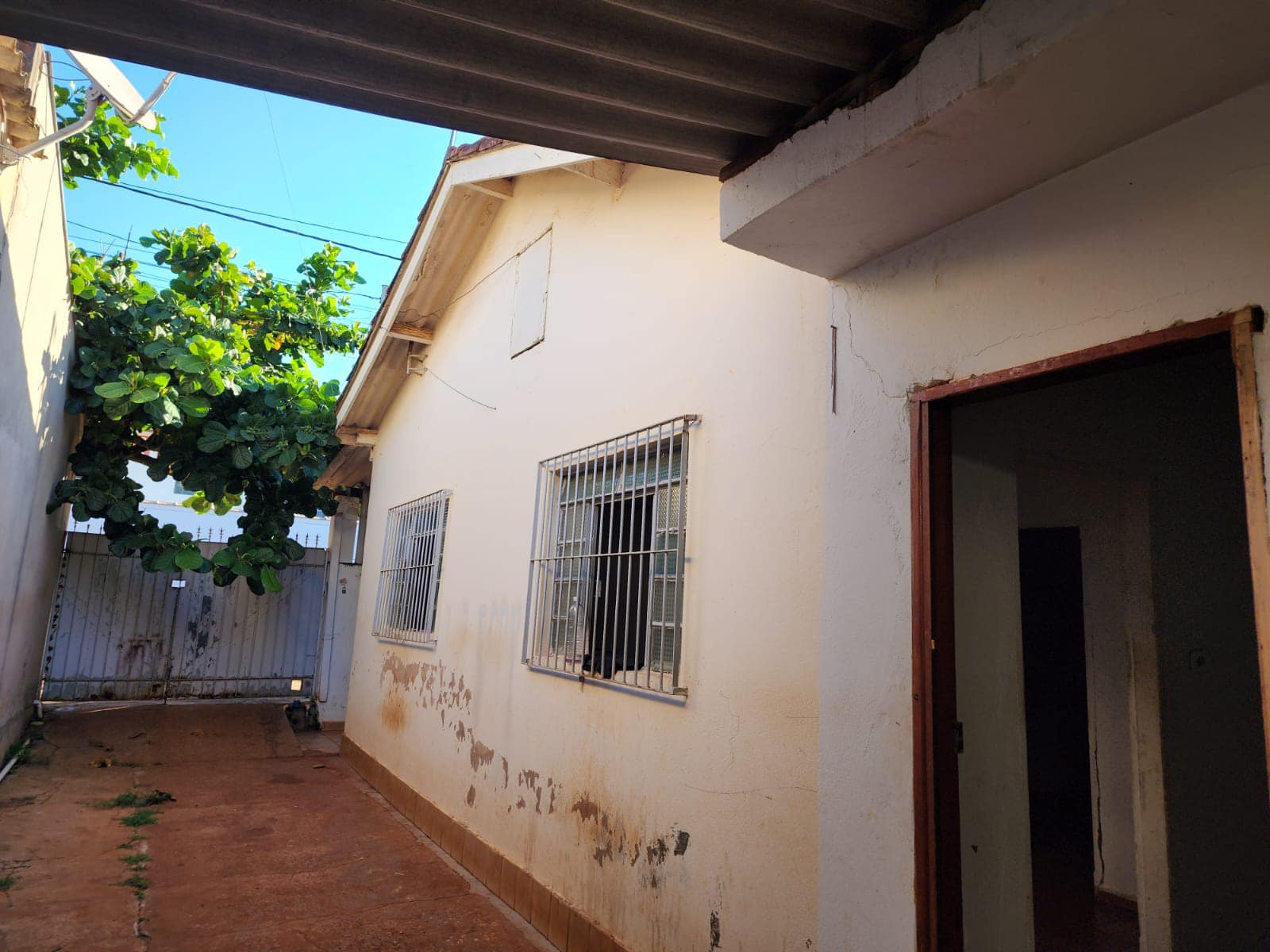 CHÁCARA COM DUAS CASAS RESIDENCIAL, Próximo ao batalhão da Polícia Militar ,Rua Rui Barbosa , n175-Centro