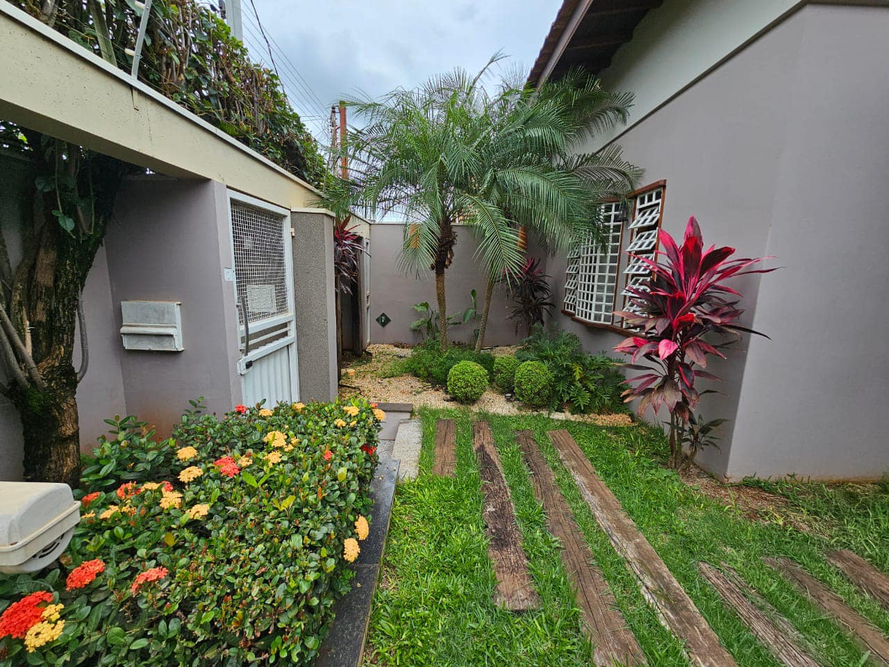 SOBRADO RESIDENCIAL DE ALTO PADRÃO ,Rua Ferrucio de Fiori, n370 ( com saída para rua Claudia ) - Jardim São Carlos