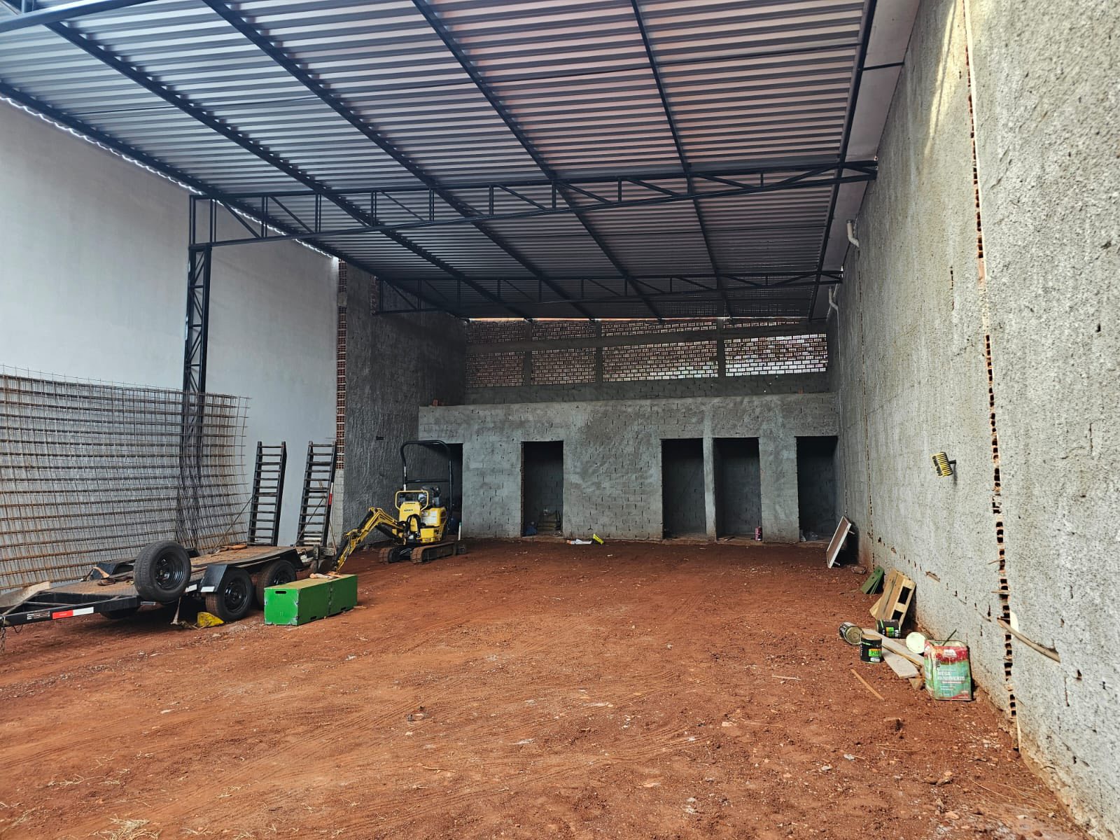 BARRACÃO COMERCIAL  EM CONSTRUÇÃO