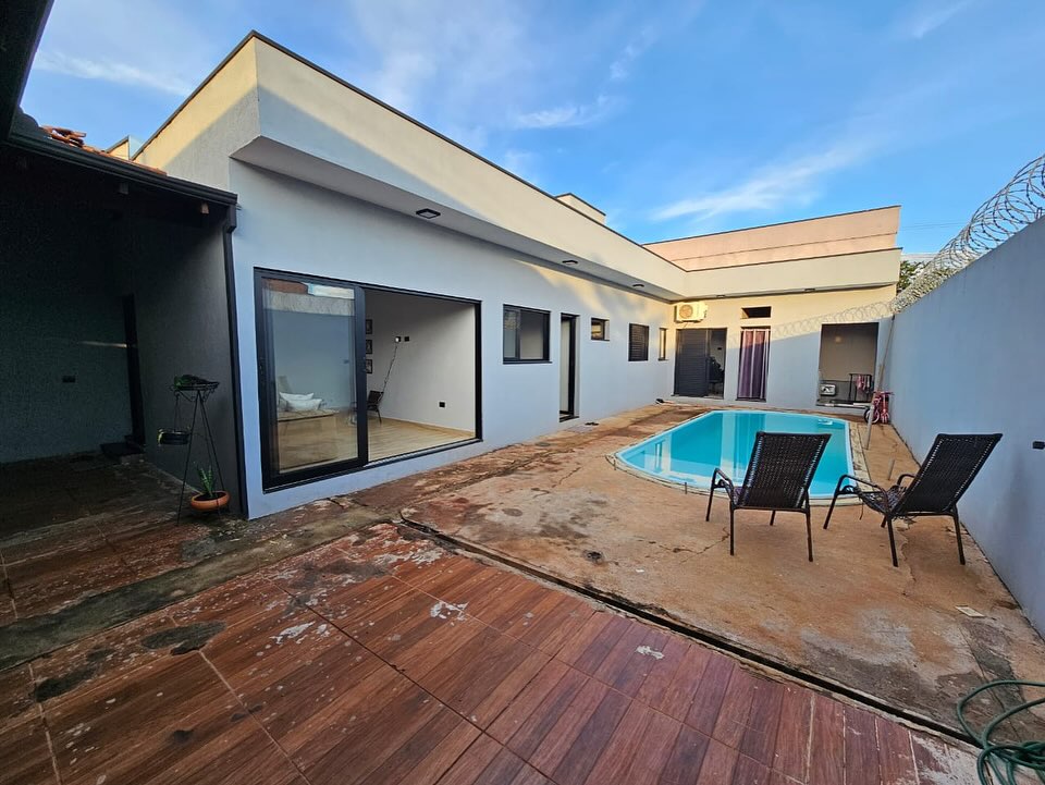 Casa na Rua Alagoas, n100- Parque Varotti