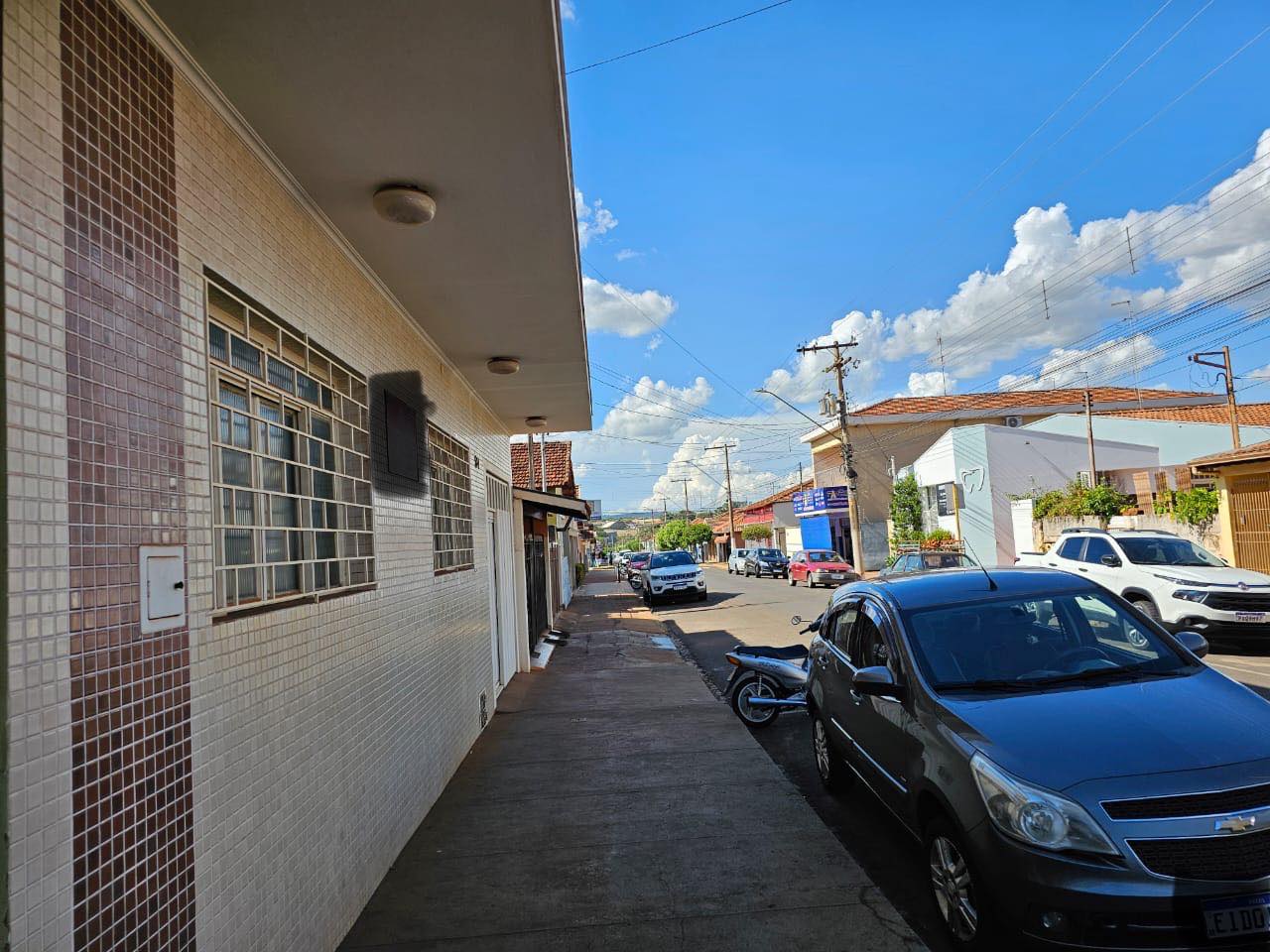 PRÉDIO COMERCIAL/RESIDENCIAL EXCELENTE LOCALIZAÇÃO Rua Treze de Maio, n574- Centro