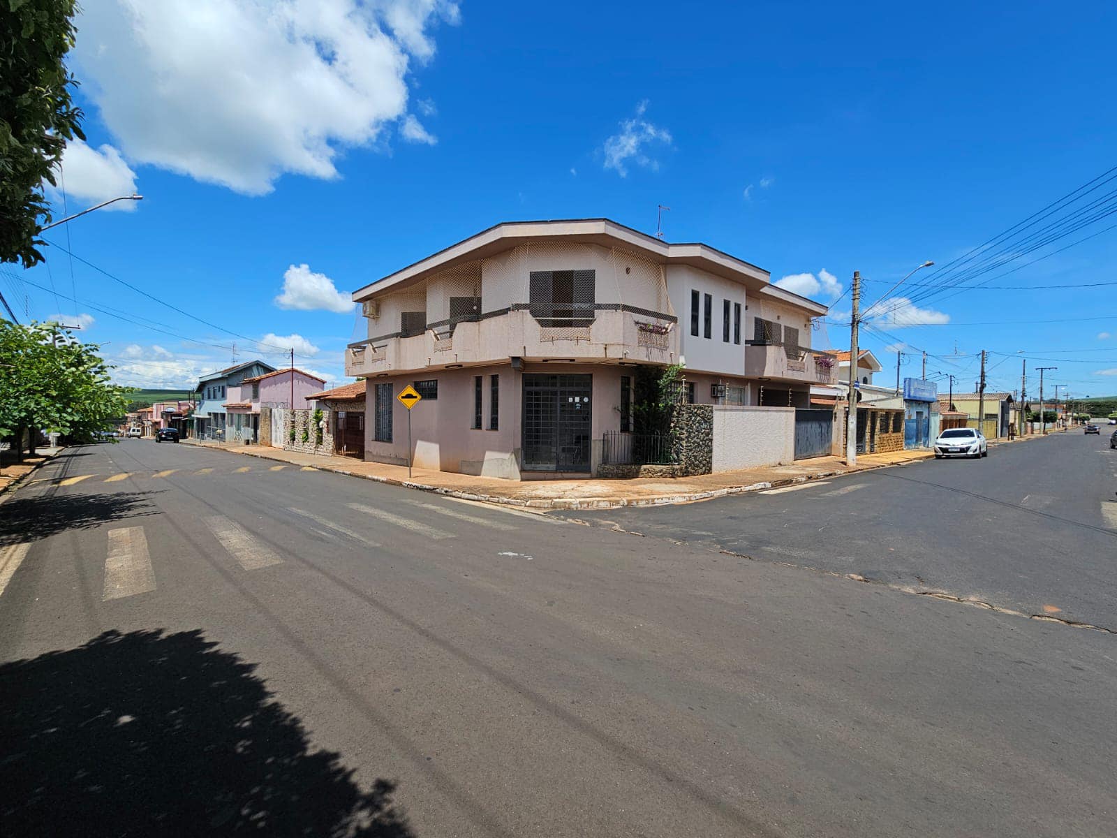 SOBRADO RESIDENCIAL E COMÉRCIO, Rua Coronel Rosa , n 330- Centro