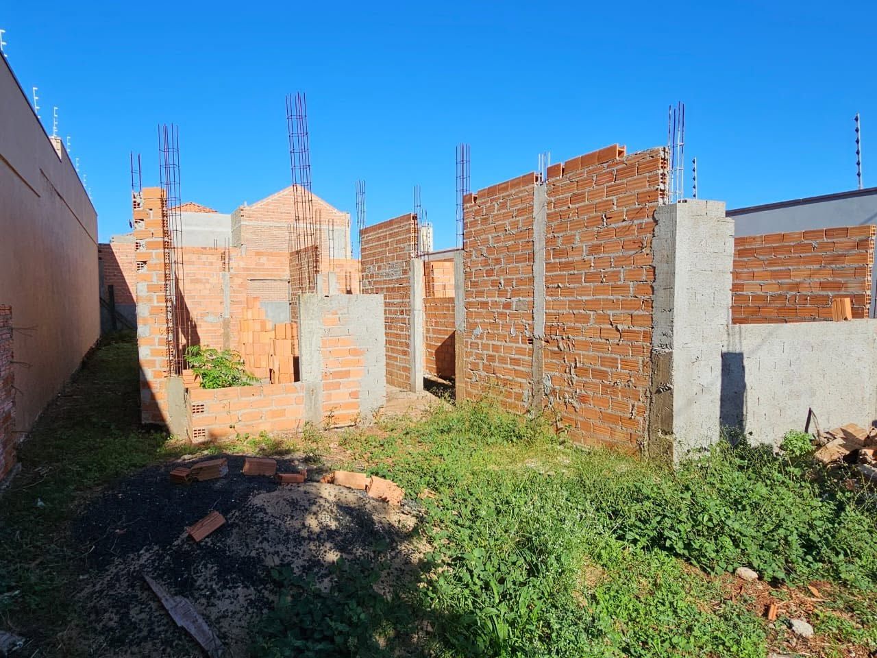 Terreno com Construção - Jardim Maria Marcolino