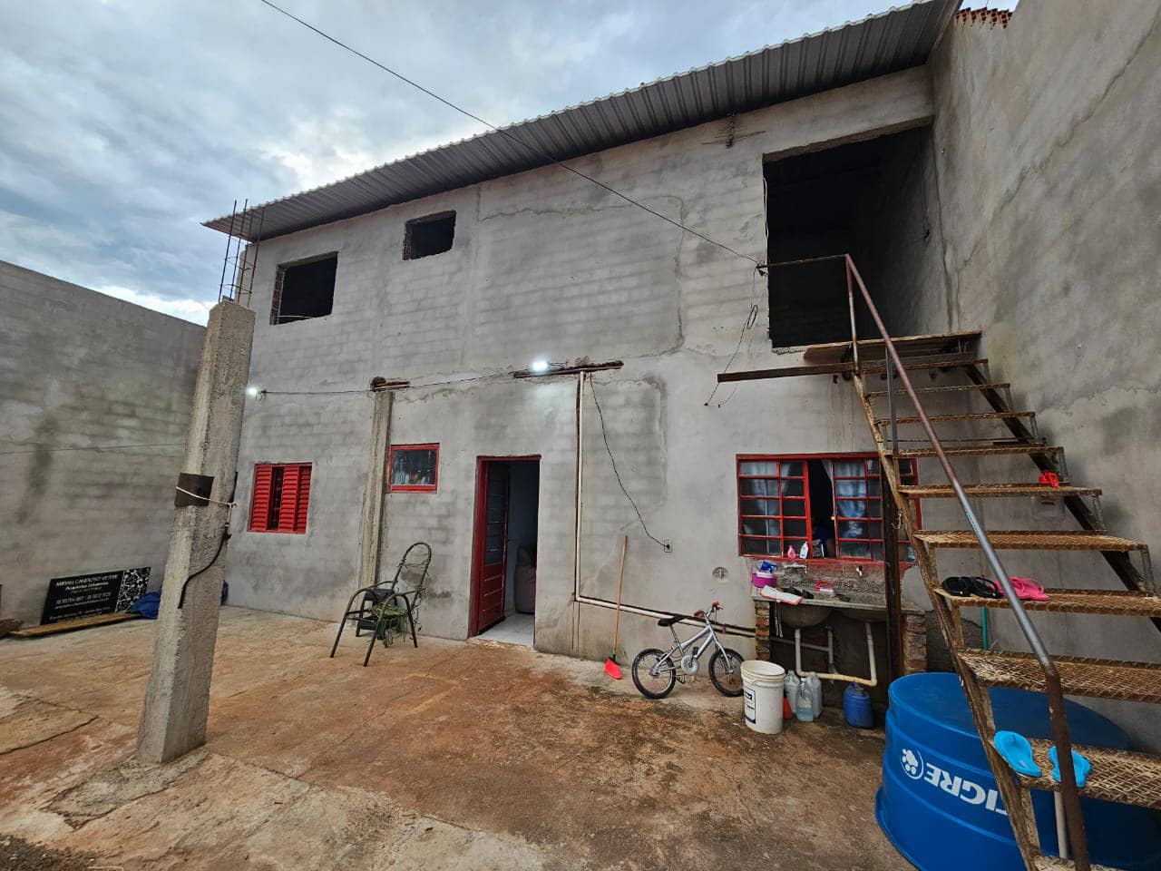 SOBRADO RESIDENCIAL Rua Paraíba , n181- Parque Varotti