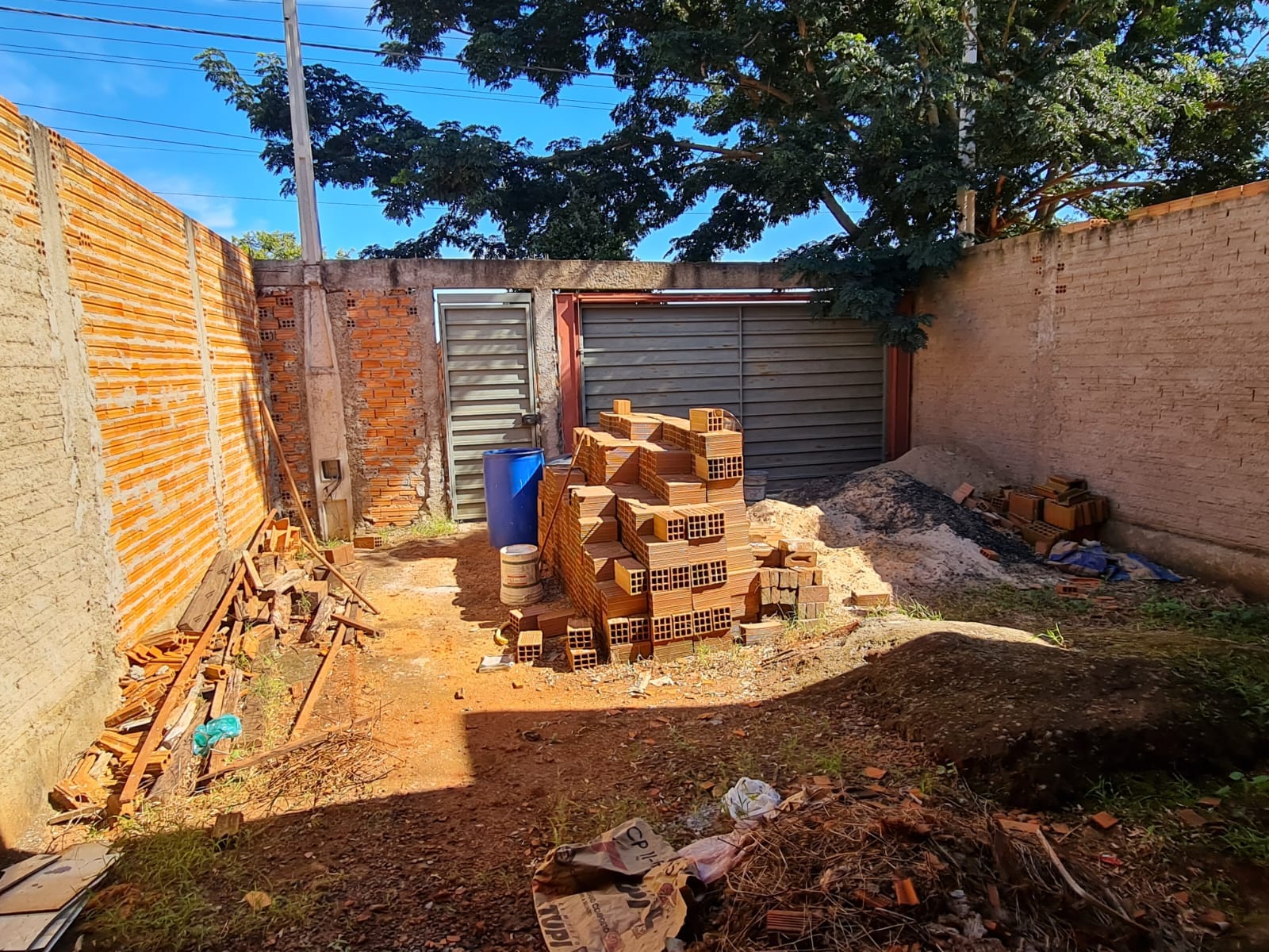 SOBRADO em Construção, na Rua Rio De Janeiro, n 105- Parque Varotti