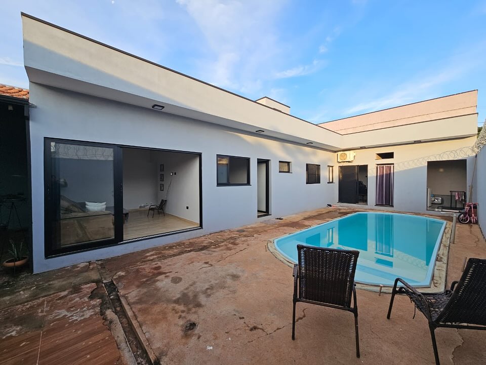 Casa na Rua Alagoas, n100- Parque Varotti