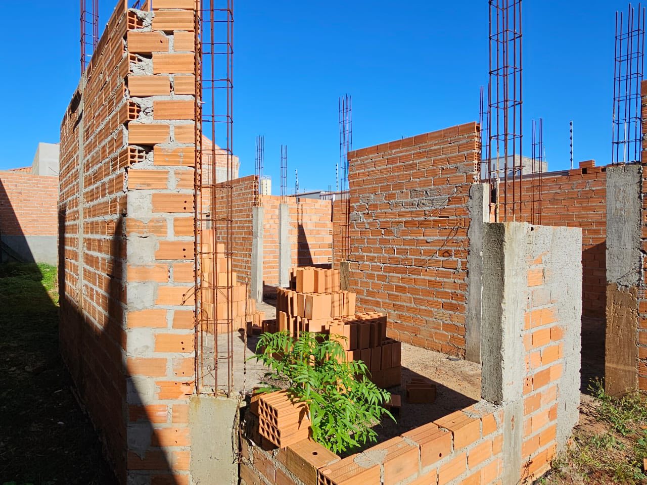 Terreno com Construção - Jardim Maria Marcolino