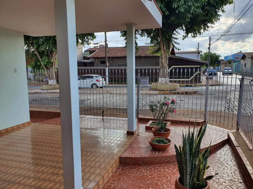 CASA RESIDENCIAL COM SALÃO COMERCIAL, Avenida Quinze de Novembro, n 1165- Centro