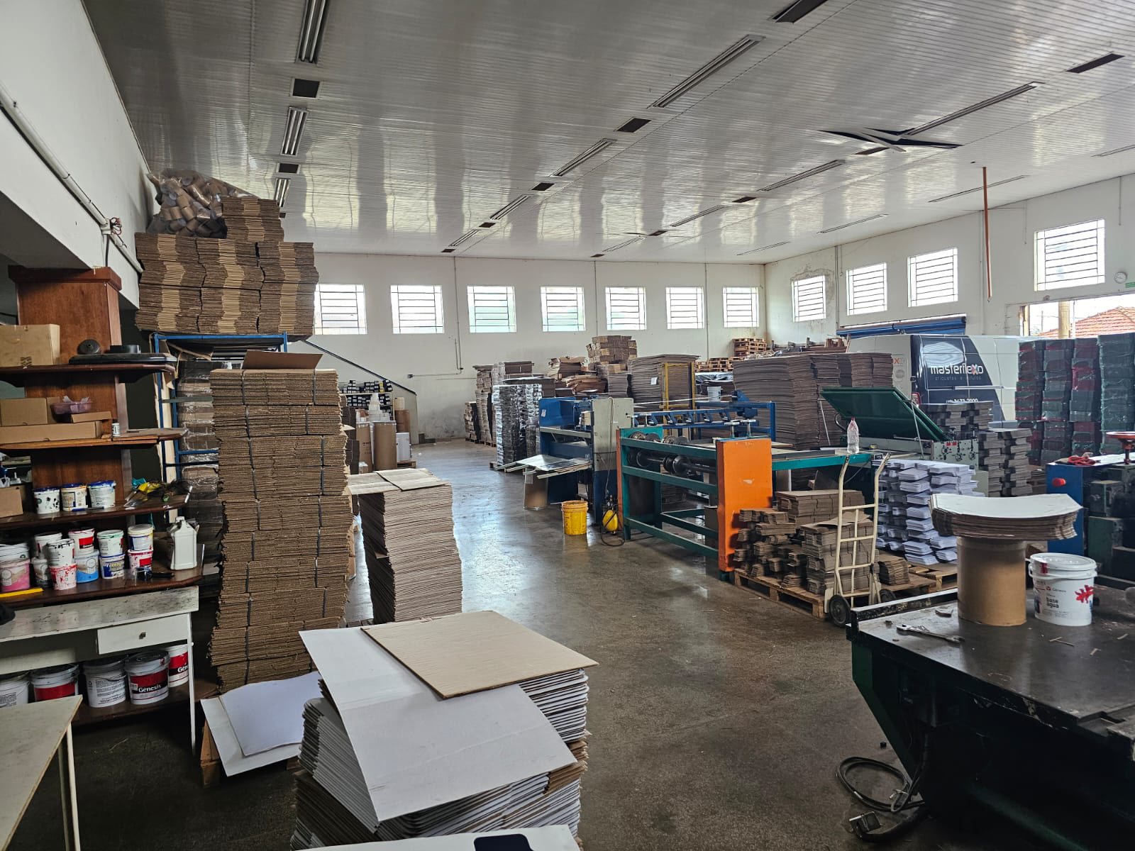 BARRACÃO COMERCIAL (Antigo Bis Bom ), Rua Ambrogio Margutti, n 373- Vila Santa Terezinha