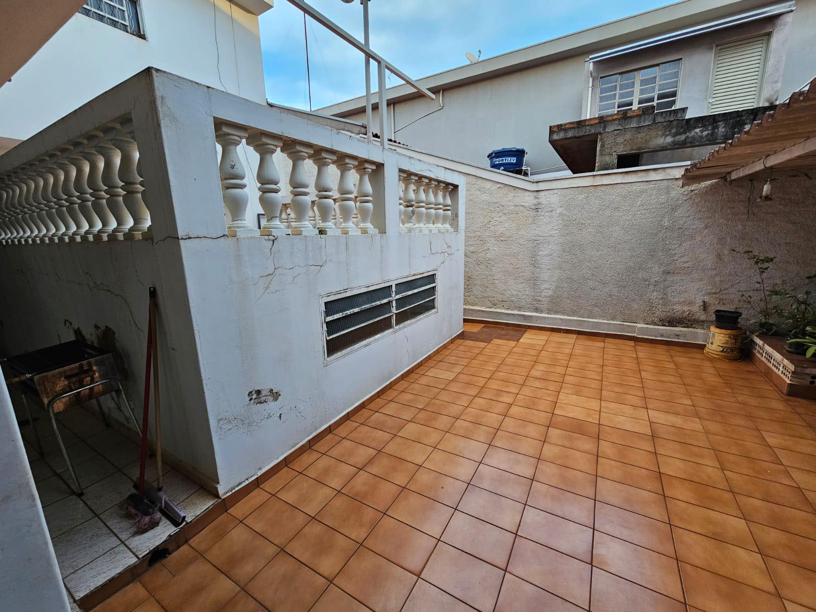 PRÉDIO COMERCIAL/RESIDENCIAL EXCELENTE LOCALIZAÇÃO Rua Treze de Maio, n574- Centro