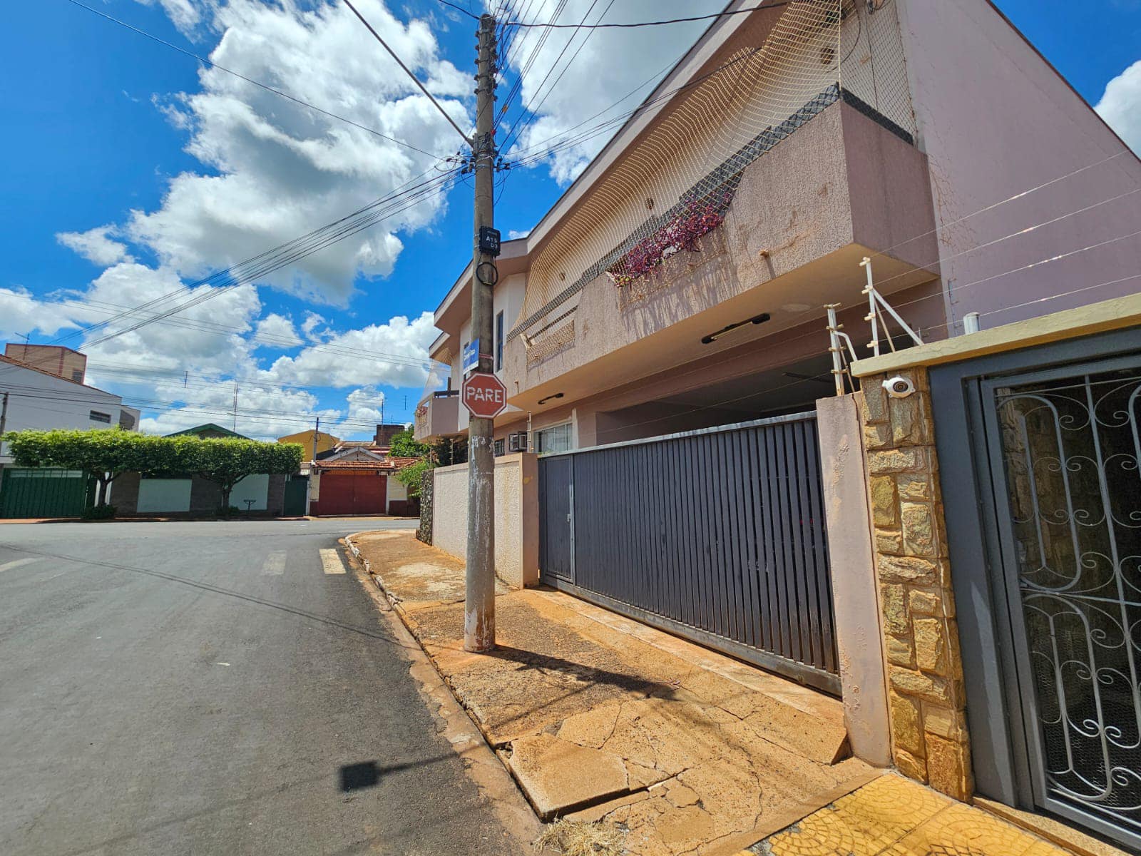 SOBRADO RESIDENCIAL E COMÉRCIO, Rua Coronel Rosa , n 330- Centro