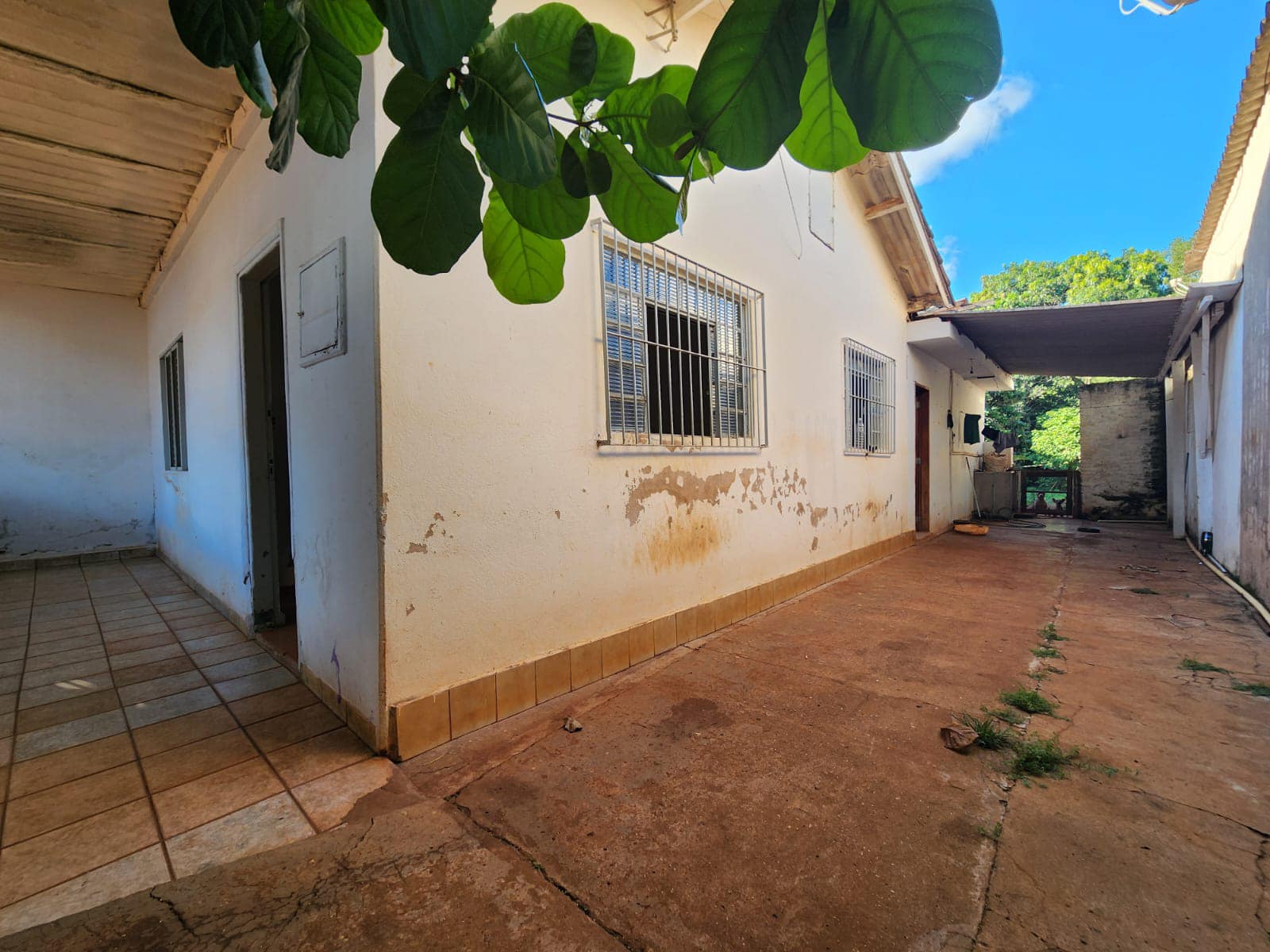 CHÁCARA COM DUAS CASAS RESIDENCIAL, Próximo ao batalhão da Polícia Militar ,Rua Rui Barbosa , n175-Centro