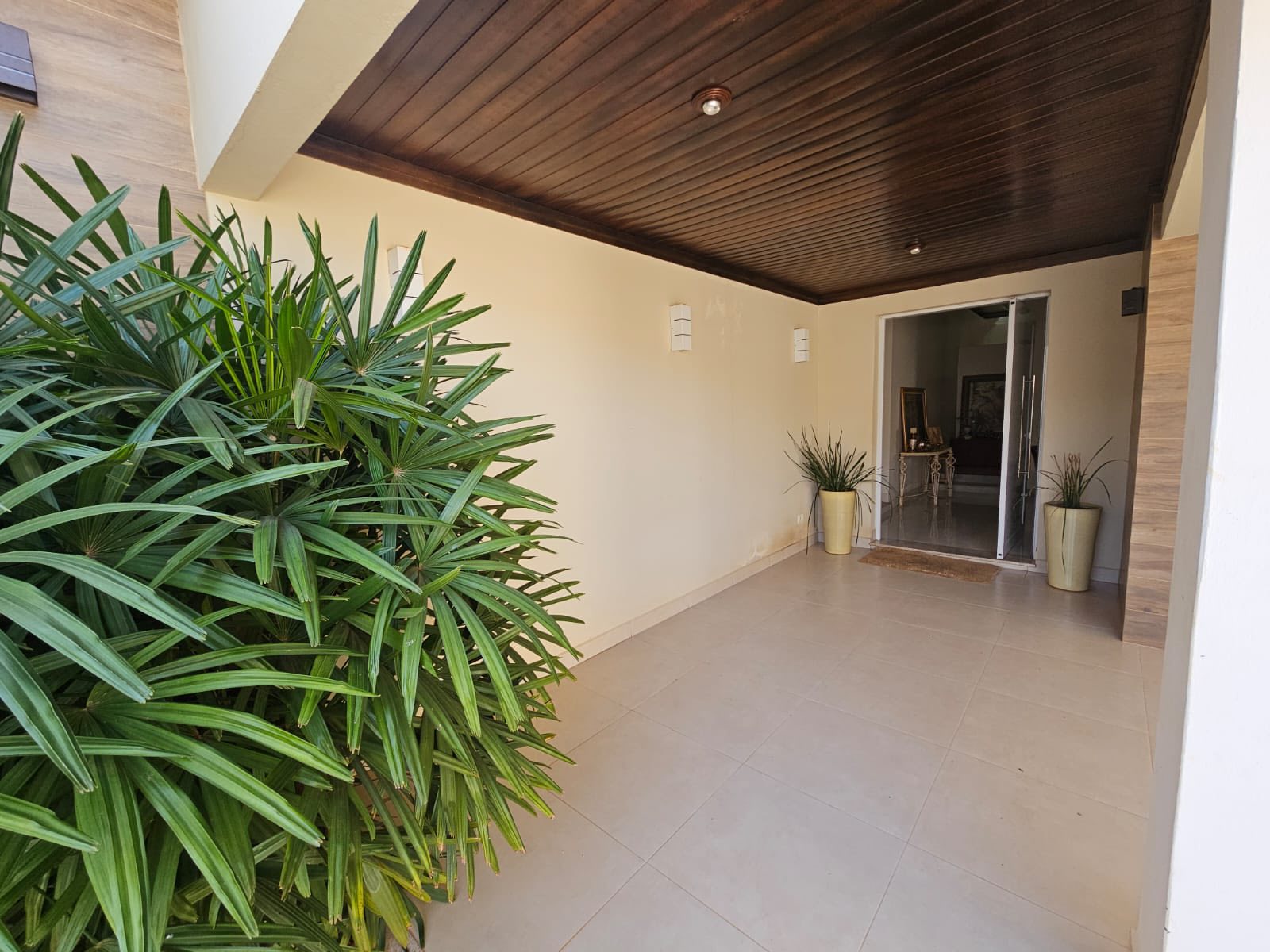 EXCELENTE CASA RESIDENCIAL COM COMÉRCIO - ÓTIMA LOCALIZAÇÃO - CENTRO